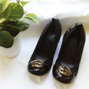 Tory Burch Caroline Wedges Sz 10 Black Gold Logo